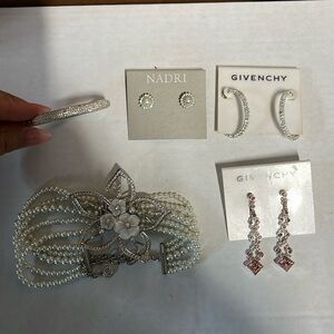 Jewelry bracelet, earrings, and necklace bundle